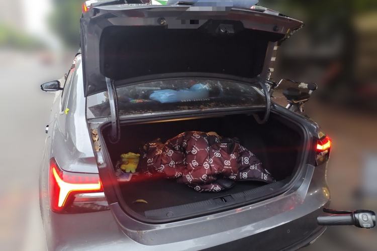 Used Roewe i6 MAX 2020 300TGI Automatic "Swell Cool Smart Drive" Edition Trunk
