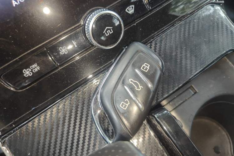 Used Roewe i6 MAX 2020 300TGI Automatic "Swell Cool Smart Drive" Edition Vehicle Key