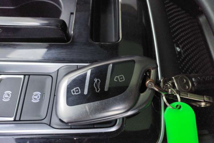 Used Roewe i6 MAX 2020 300TGI Automatic Cool & Stylish Skyroof Edition Vehicle Key