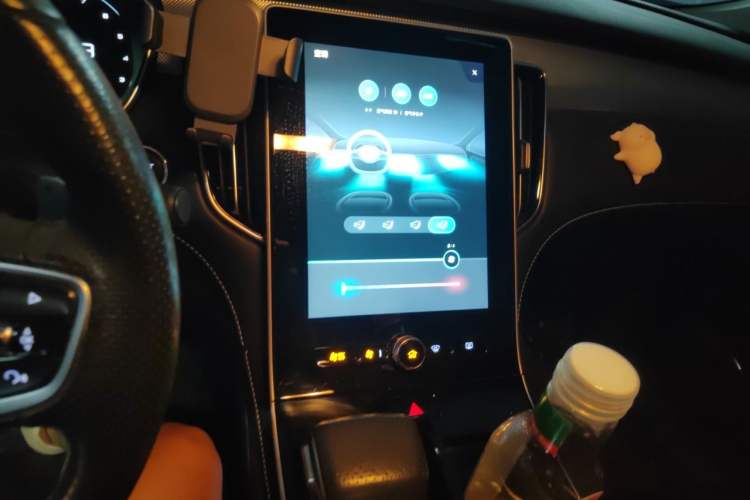 Used Roewe i6 MAX 2020 300TGI Automatic "Swell Cool Smart Drive" Edition Audio And AC Panel