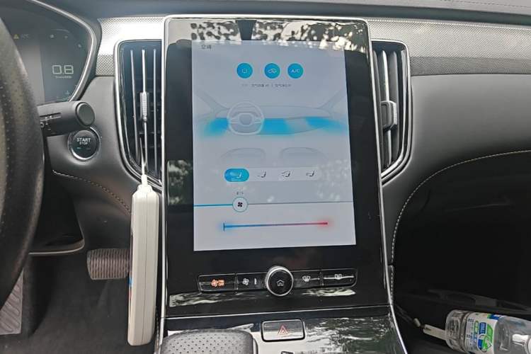 Used Roewe i6 MAX 2020 300TGI Automatic Sporty Cool Edition Audio And AC Panel