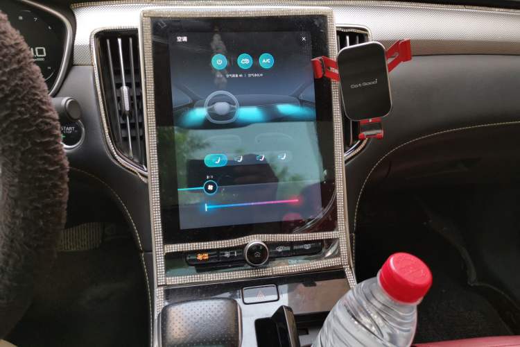 Used Roewe i6 MAX 2020 300TGI Automatic Cool & Stylish Skyroof Edition Audio And AC Panel
