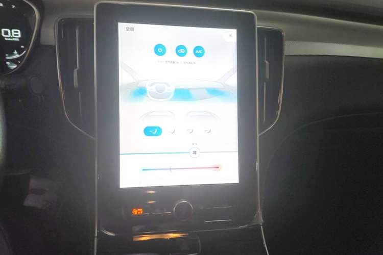 Used Roewe i6 MAX 2020 300TGI Automatic "Swell Cool Smart Drive" Edition Audio And AC Panel