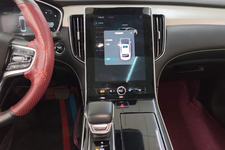 Used Roewe i6 MAX 2020 300TGI Automatic Supreme Edition with Cool Sunroof and Advanced Driving Features Audio And AC Panel