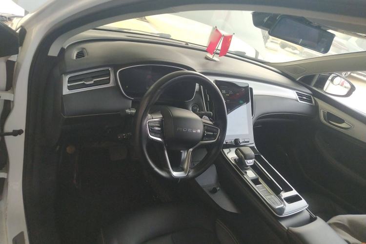 Used Roewe i6 MAX 2020 300TGI Automatic "Swell Cool Smart Drive" Edition Center Console