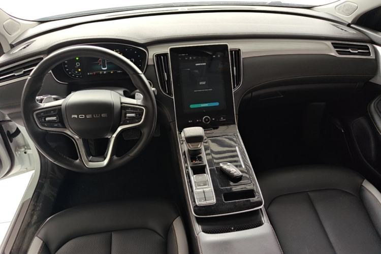 Used Roewe i6 MAX 2020 300TGI Automatic Supreme Edition with Cool Sunroof and Advanced Driving Features Center Console