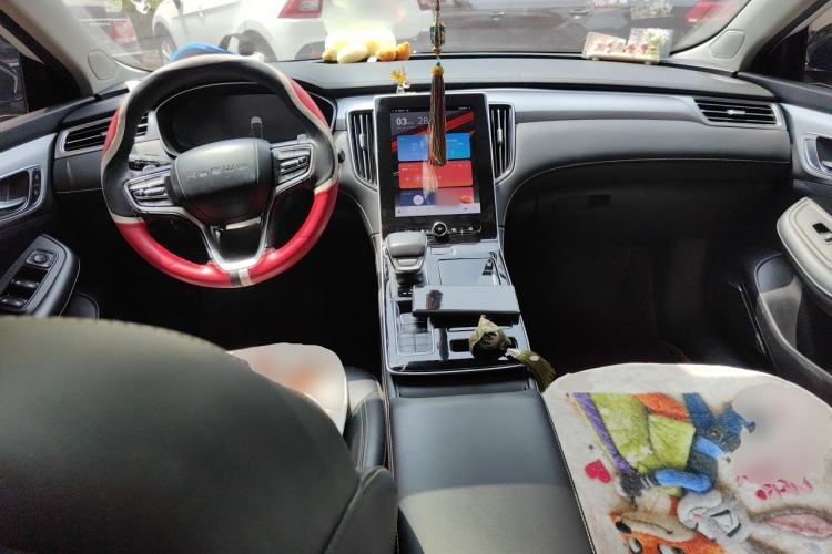 Used Roewe i6 MAX 2020 300TGI Automatic "Swell Cool Smart Drive" Edition Center Console