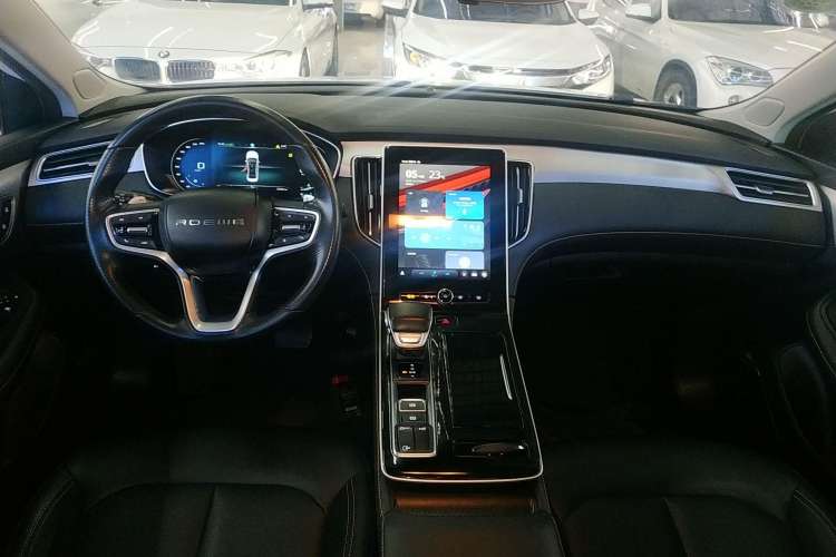 Used Roewe i6 MAX 2020 300TGI Automatic "Swell Cool Smart Drive" Edition Center Console
