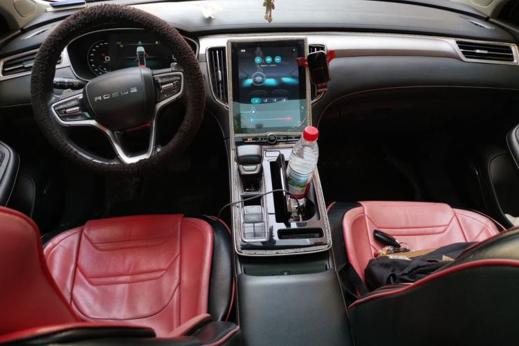 Used Roewe i6 MAX 2020 300TGI Automatic Cool & Stylish Skyroof Edition Center Console