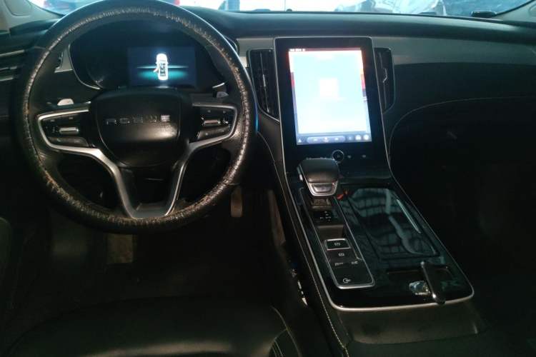 Used Roewe i6 MAX 2020 300TGI Automatic "Swell Cool Smart Drive" Edition Center Console