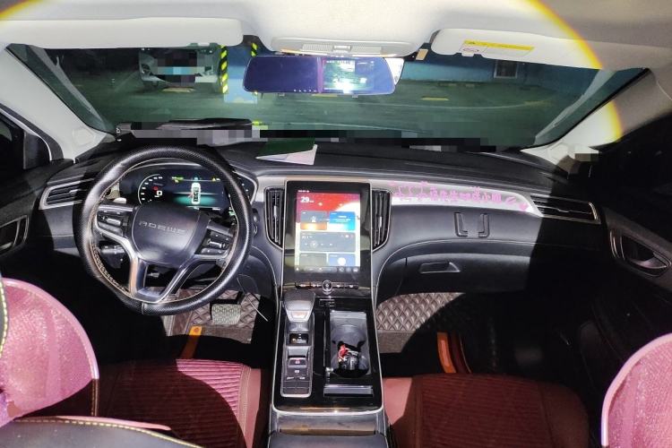 Used Roewe i6 MAX 2020 300TGI Automatic Sporty Cool Edition Center Console