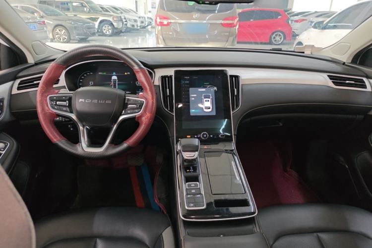 Used Roewe i6 MAX 2020 300TGI Automatic Supreme Edition with Cool Sunroof and Advanced Driving Features Center Console
