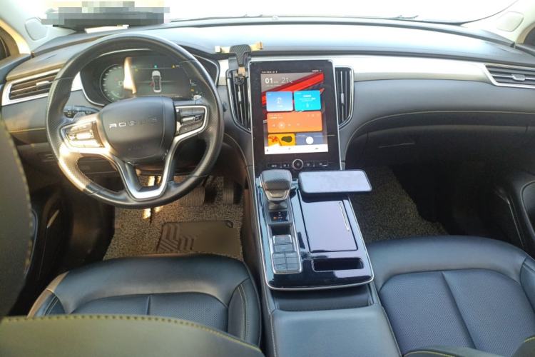 Used Roewe i6 MAX 2020 300TGI Automatic "Swell Cool Smart Drive" Edition Center Console