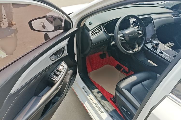 Used Roewe i6 MAX 2020 300TGI Automatic Supreme Edition with Cool Sunroof and Advanced Driving Features Driver Seat