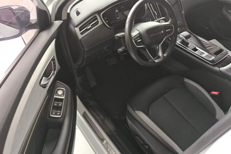 Used Roewe i6 MAX 2020 300TGI Automatic Supreme Edition with Cool Sunroof and Advanced Driving Features Driver Seat