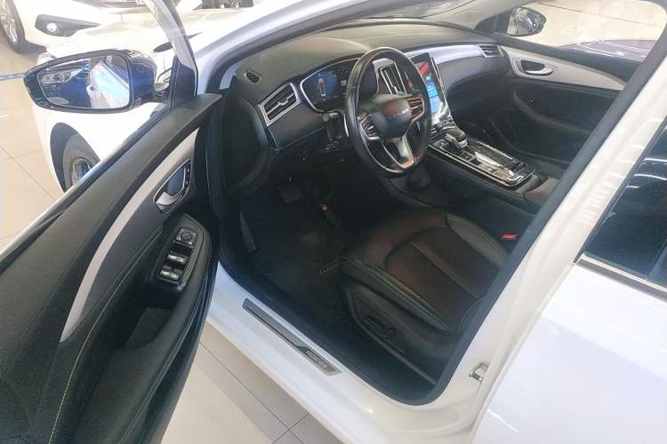 Used Roewe i6 MAX 2020 300TGI Automatic "Swell Cool Smart Drive" Edition Driver Seat