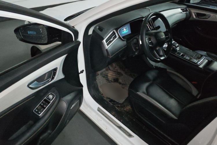 Used Roewe i6 MAX 2020 300TGI Automatic Supreme Edition with Cool Sunroof and Advanced Driving Features Driver Seat