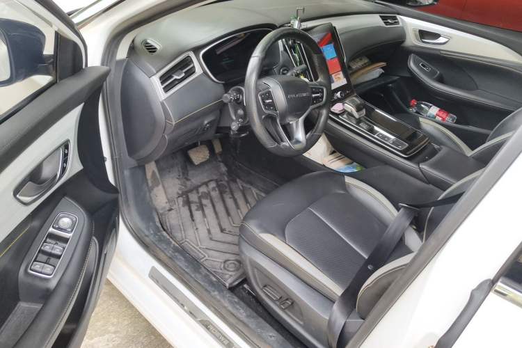 Used Roewe i6 MAX 2020 300TGI Automatic Supreme Edition with Cool Sunroof and Advanced Driving Features Driver Seat