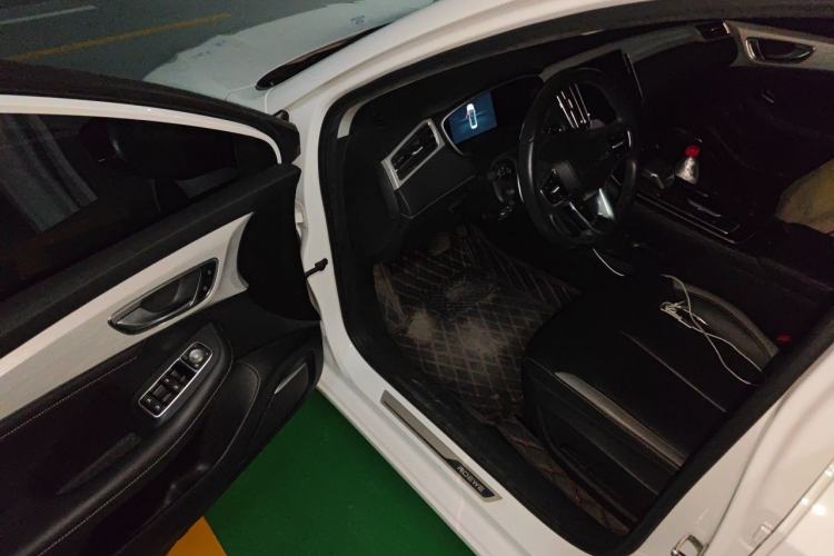 Used Roewe i6 MAX 2020 300TGI Automatic Supreme Edition with Cool Sunroof and Advanced Driving Features Driver Seat
