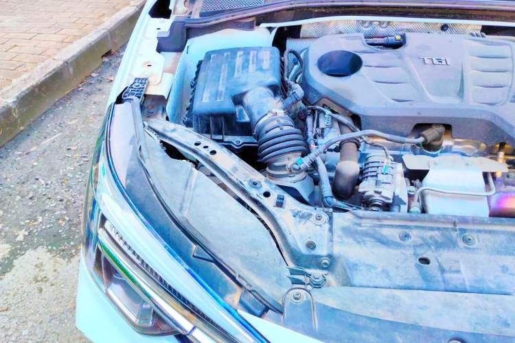 Used Roewe i6 MAX 2020 300TGI Automatic Sporty Cool Edition Engine Bay Right