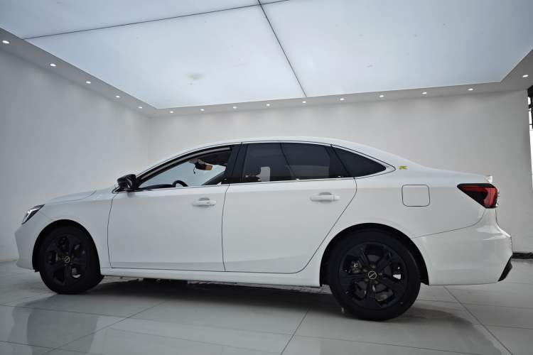Used Roewe i6 MAX 2020 300TGI Automatic Cool & Stylish Skyroof Edition Exterior 10