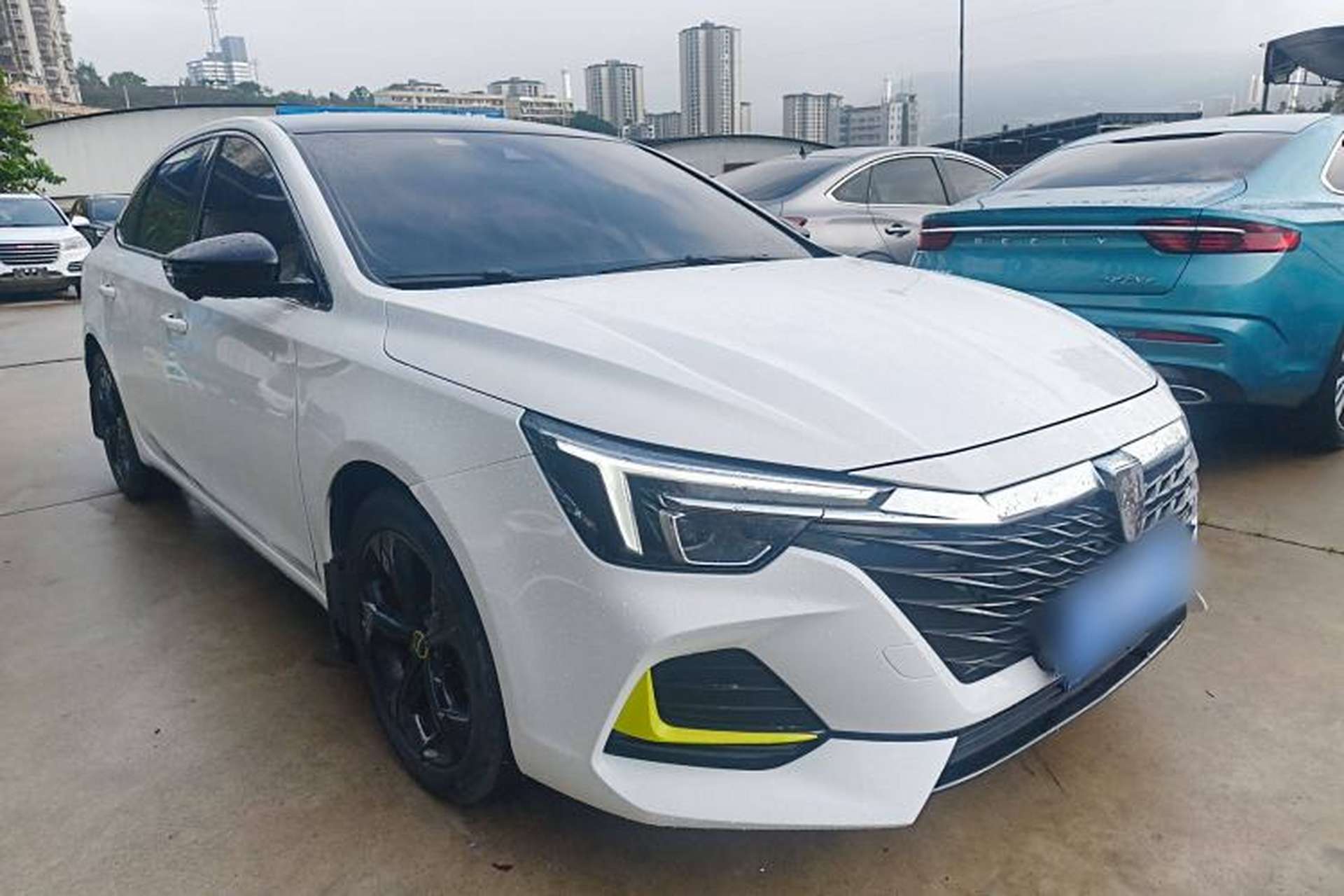 Used Roewe i6 MAX 2020 300TGI Automatic Supreme Edition with Cool Sunroof and Advanced Driving Features Exterior 2