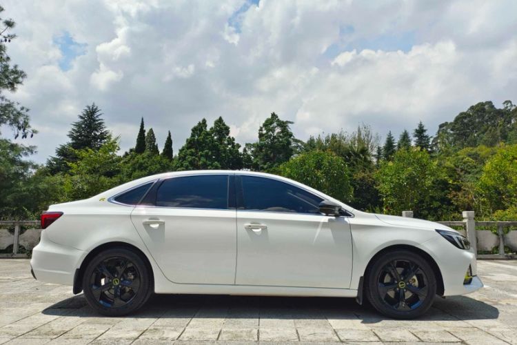Used Roewe i6 MAX 2020 300TGI Automatic "Swell Cool Smart Drive" Edition Exterior 3