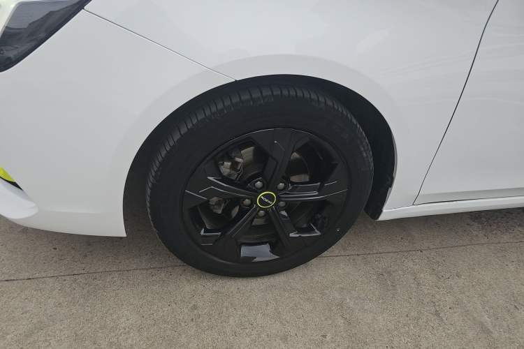 Used Roewe i6 MAX 2020 300TGI Automatic "Swell Cool Smart Drive" Edition Exterior 4