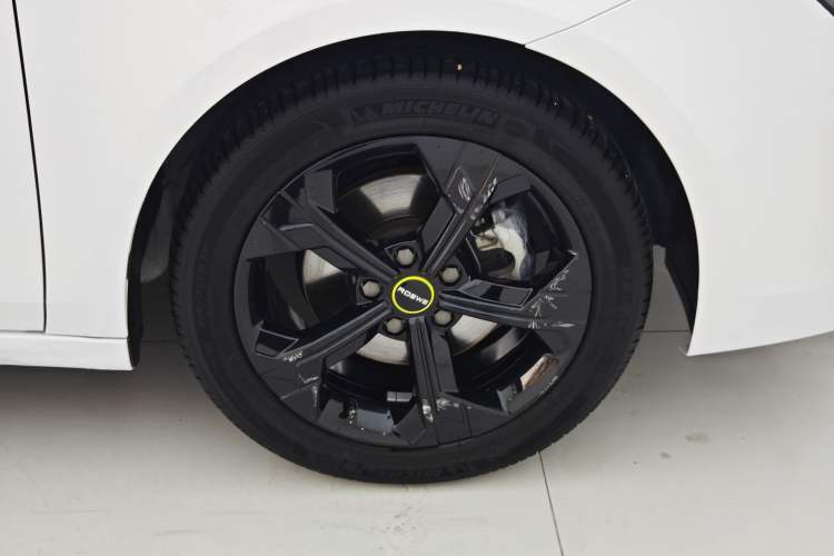 Used Roewe i6 MAX 2020 300TGI Automatic Cool & Stylish Skyroof Edition Exterior 8