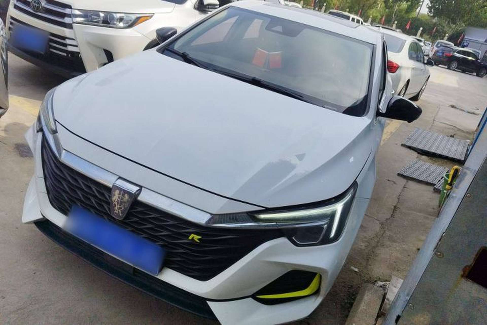 Used Roewe i6 MAX 2020 300TGI Automatic "Swell Cool Smart Drive" Edition Front Left 45 Deg