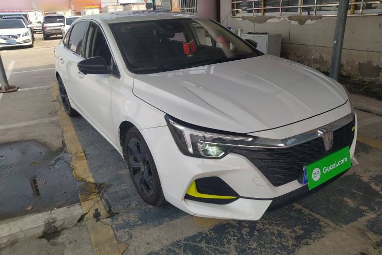 Used Roewe i6 MAX 2020 300TGI Automatic "Swell Cool Smart Drive" Edition Front Right 45 Deg