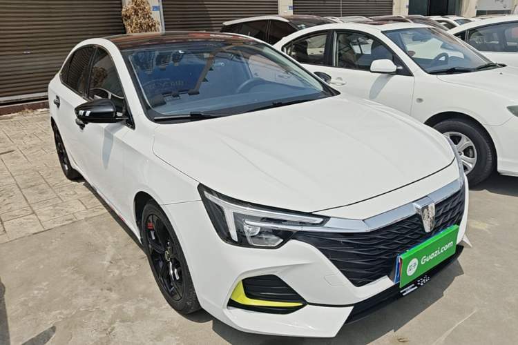 Used Roewe i6 MAX 2020 300TGI Automatic Supreme Edition with Cool Sunroof and Advanced Driving Features Front Right 45 Deg