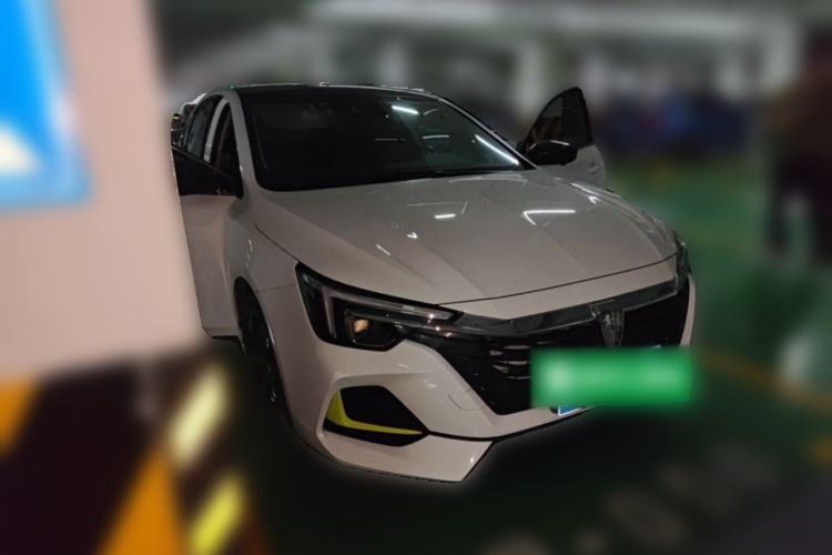 Used Roewe i6 MAX 2020 300TGI Automatic Supreme Edition with Cool Sunroof and Advanced Driving Features Front Right 45 Deg