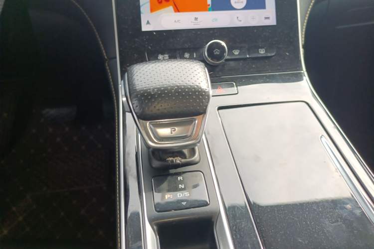 Used Roewe i6 MAX 2020 300TGI Automatic Sporty Cool Edition Gear Lever