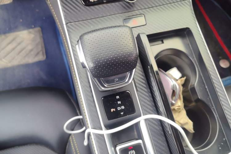 Used Roewe i6 MAX 2020 300TGI Automatic Sporty Cool Edition Gear Lever