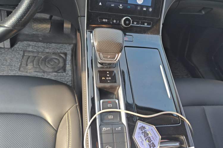 Used Roewe i6 MAX 2020 300TGI Automatic "Swell Cool Smart Drive" Edition Gear Lever