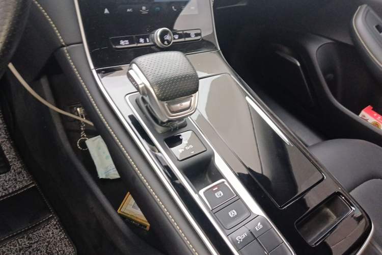 Used Roewe i6 MAX 2020 300TGI Automatic Sporty Cool Edition Gear Lever