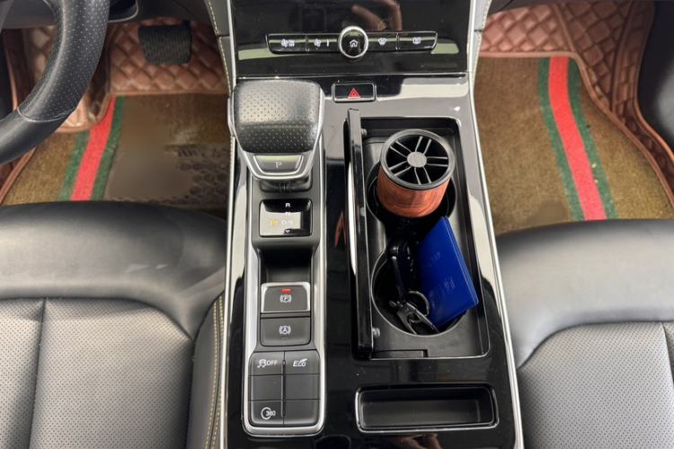 Used Roewe i6 MAX 2020 300TGI Automatic "Swell Cool Smart Drive" Edition Gear Lever