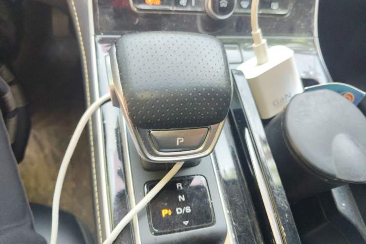 Used Roewe i6 MAX 2020 300TGI Automatic Sporty Cool Edition Gear Lever