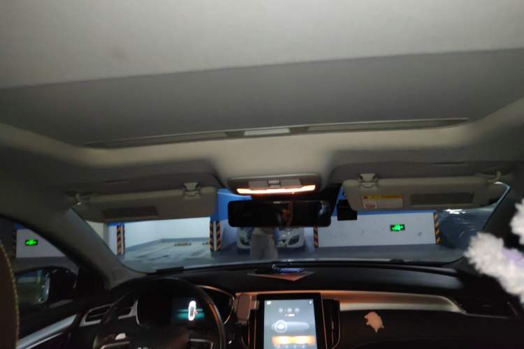 Used Roewe i6 MAX 2020 300TGI Automatic "Swell Cool Smart Drive" Edition Headliner