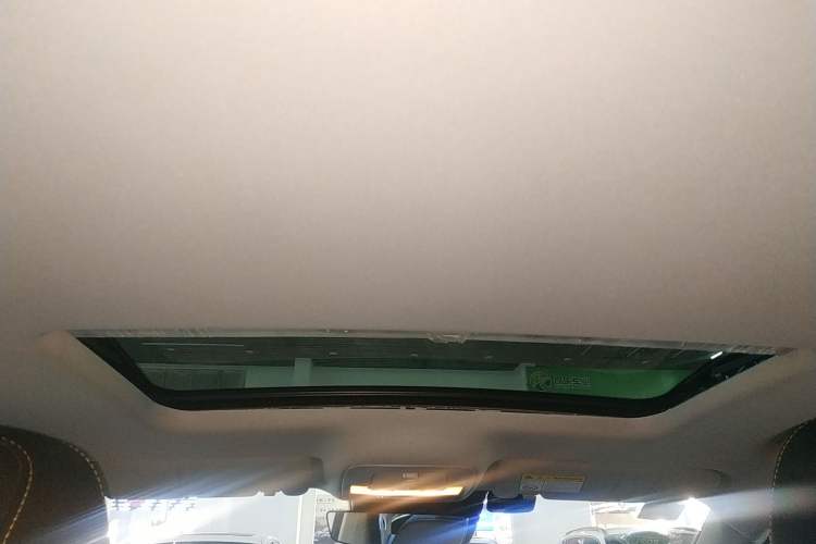 Used Roewe i6 MAX 2020 300TGI Automatic "Swell Cool Smart Drive" Edition Headliner
