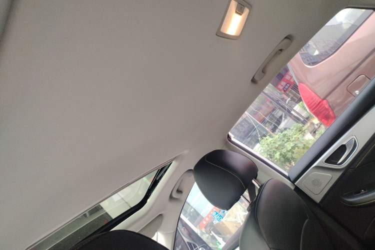 Used Roewe i6 MAX 2020 300TGI Automatic "Swell Cool Smart Drive" Edition Headliner