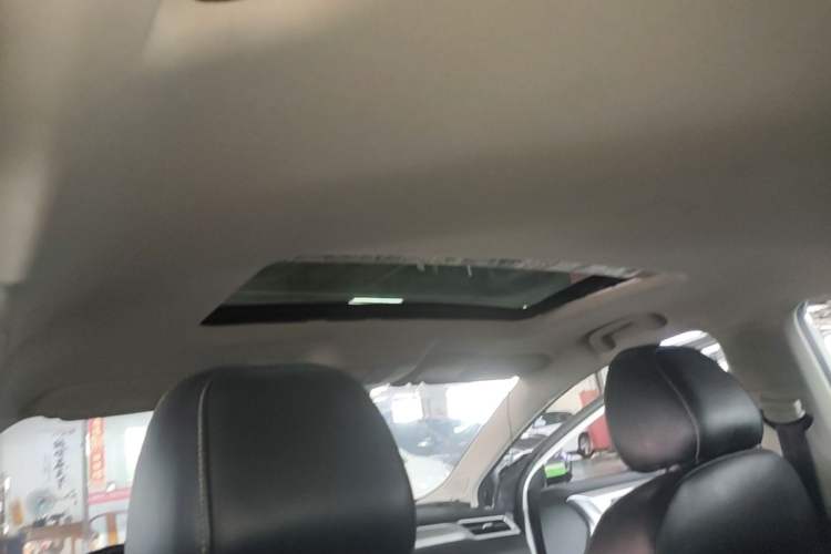 Used Roewe i6 MAX 2020 300TGI Automatic "Swell Cool Smart Drive" Edition Headliner
