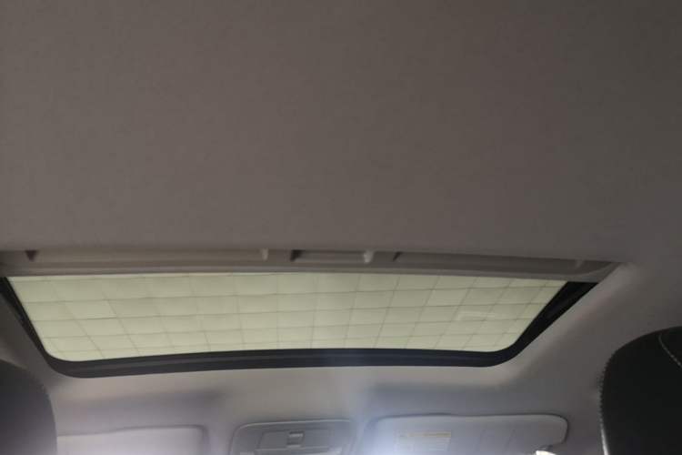 Used Roewe i6 MAX 2020 300TGI Automatic "Swell Cool Smart Drive" Edition Headliner