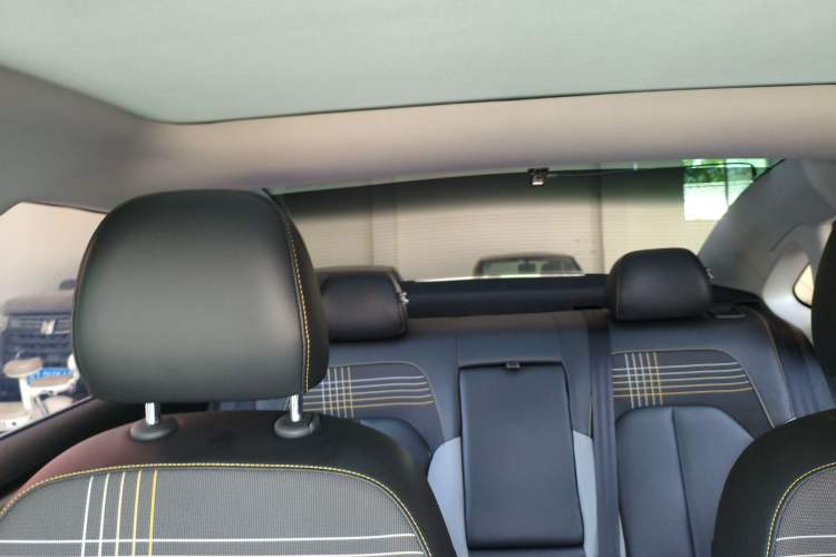 Used Roewe i6 MAX 2020 300TGI Automatic Cool & Stylish Skyroof Edition Headliner