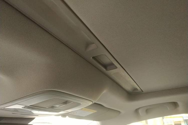 Used Roewe i6 MAX 2020 300TGI Automatic "Swell Cool Smart Drive" Edition Headliner
