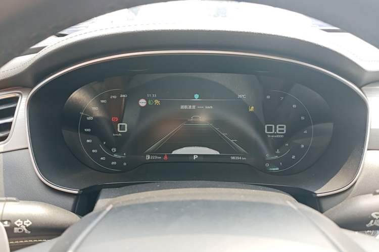 Used Roewe i6 MAX 2020 300TGI Automatic Supreme Edition with Cool Sunroof and Advanced Driving Features Instrument Cluster