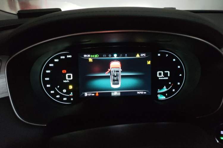 Used Roewe i6 MAX 2020 300TGI Automatic Supreme Edition with Cool Sunroof and Advanced Driving Features Instrument Cluster