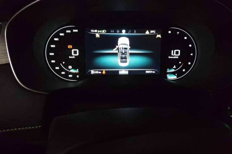 Used Roewe i6 MAX 2020 300TGI Automatic Supreme Edition with Cool Sunroof and Advanced Driving Features Instrument Cluster