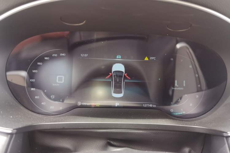 Used Roewe i6 MAX 2020 300TGI Automatic Supreme Edition with Cool Sunroof and Advanced Driving Features Instrument Cluster